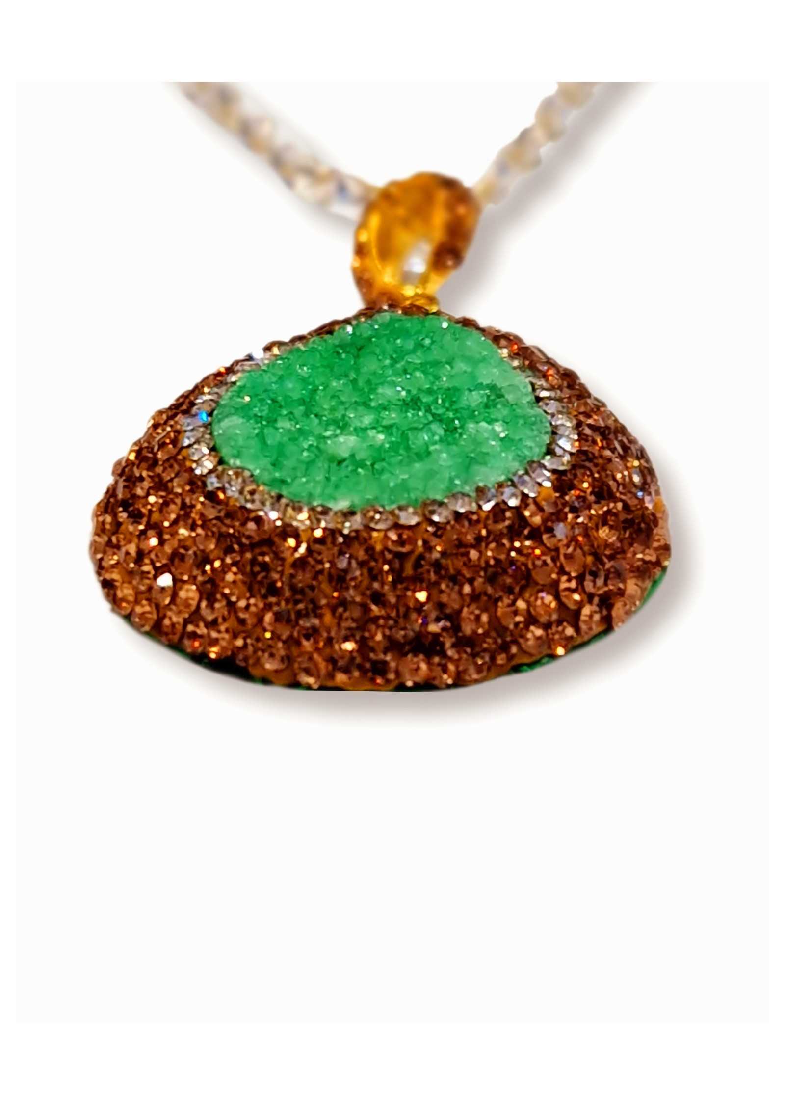 Colar verde brilhante