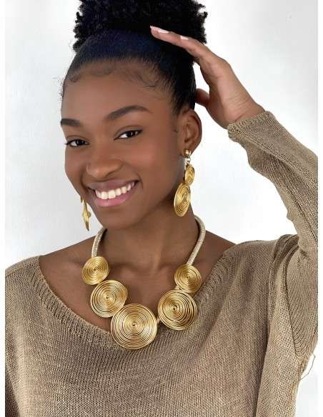 Colar dourado ou prateado