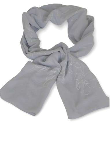 Echarpe Primavera Delicada: Flores Bordadas em Branco, Viscose e Algodão