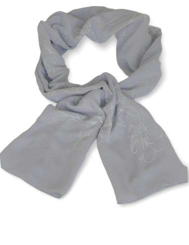 Echarpe Primavera Delicada: Flores Bordadas em Branco, Viscose e Algodão