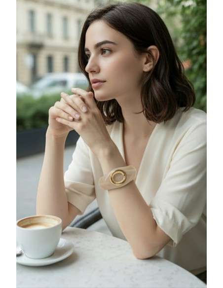 Pulseiras Ousadas com Detalhes Dourados