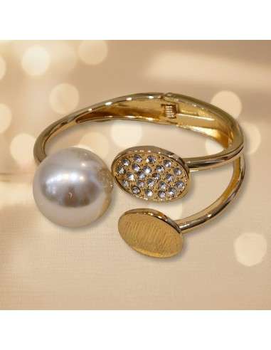 Pulseira dourada com pérola
