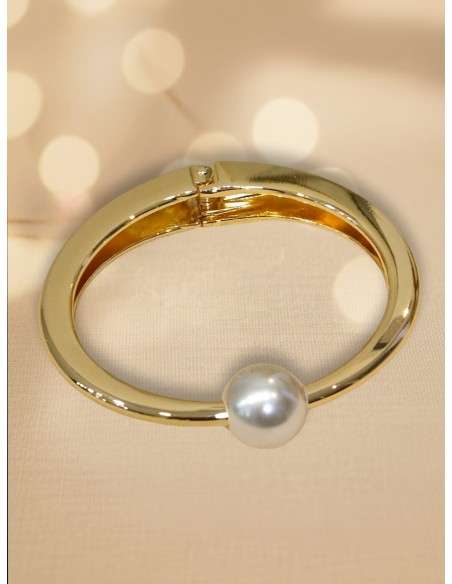 Pulseira dourada com pérola