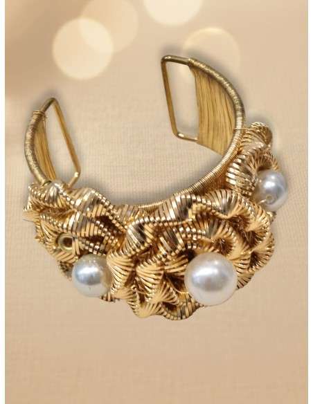 Pulseira dourada com pérola