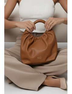 Mala com cadeado dourado