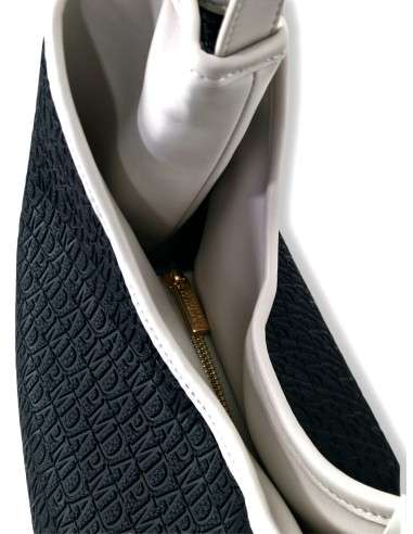 Mala Hobo com Monograma em Relevo e Detalhes Contrastantes